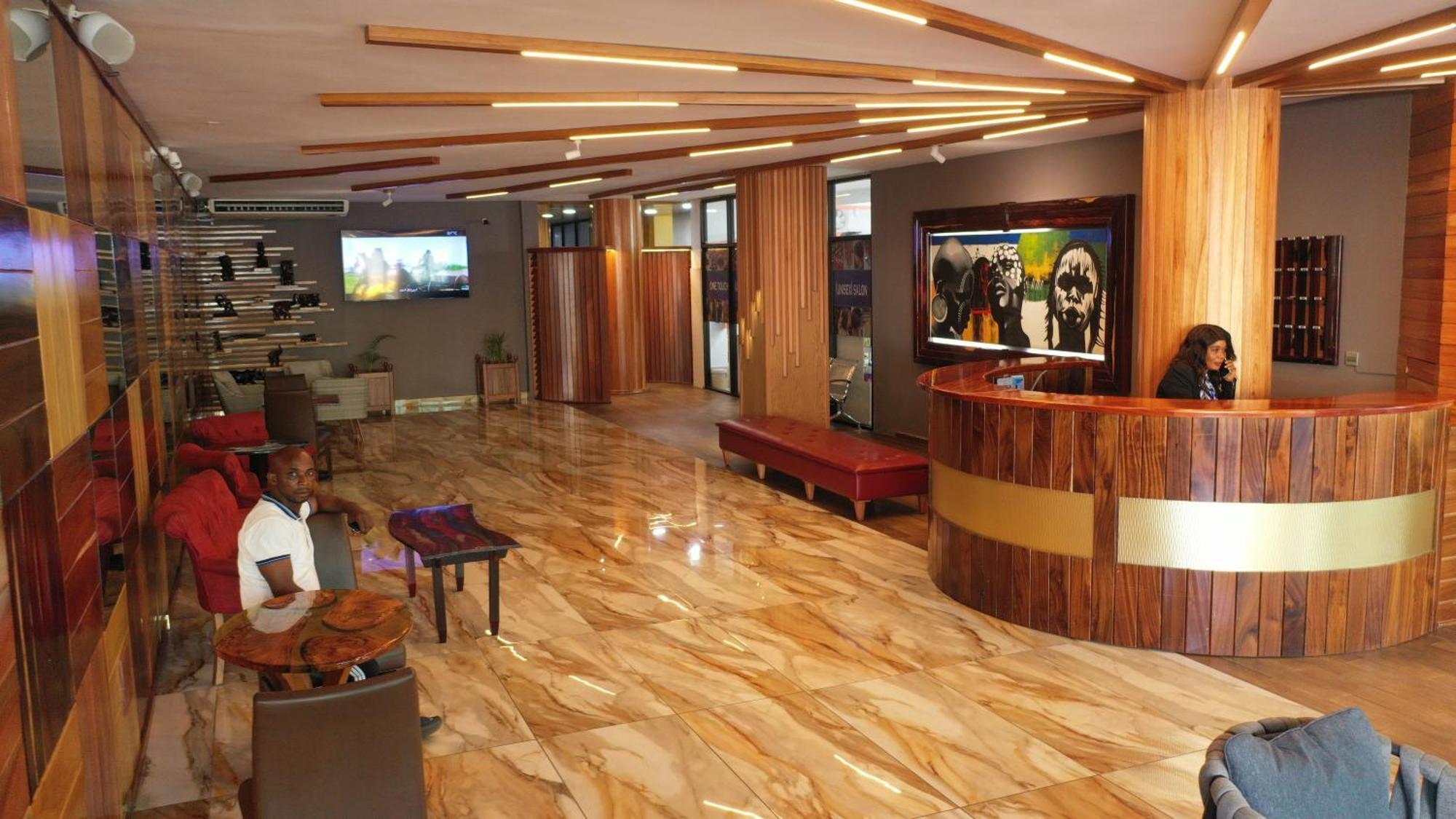 Murex Plaza Hotel & Suites 몬로비아 외부 사진