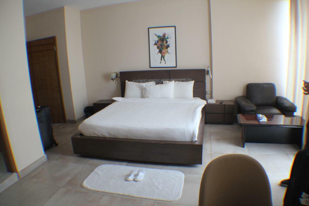 Murex Plaza Hotel & Suites 몬로비아 외부 사진